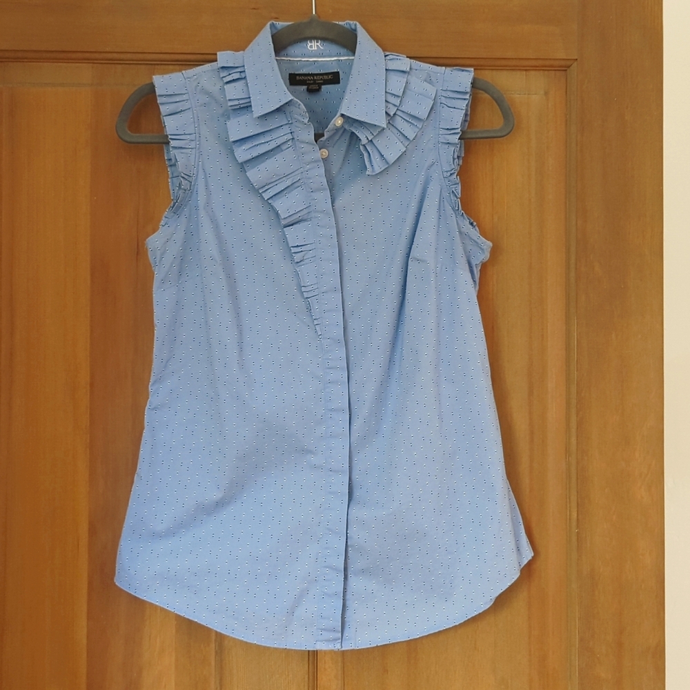 Fitted Banana Republic Riley shirt with ruffles